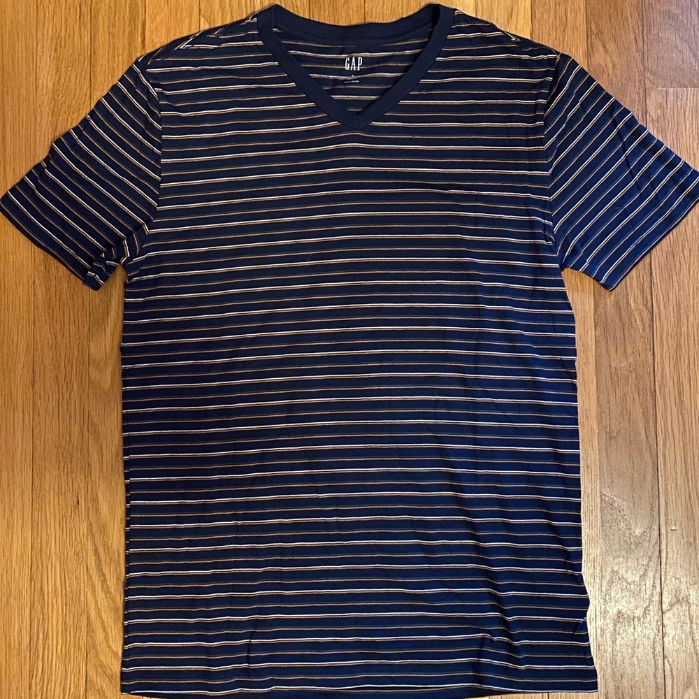 Men’s GAP blue stripped tee shirt
